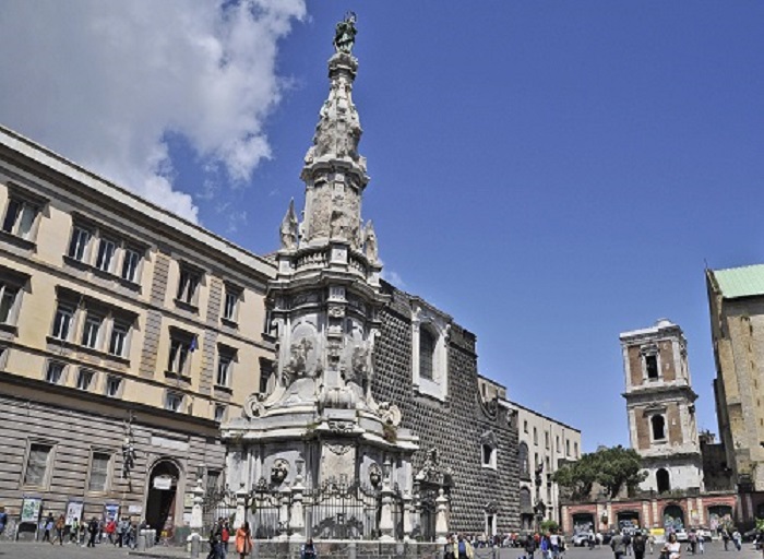 Napoli in 3 giorni: piazza del ges&ugrave;