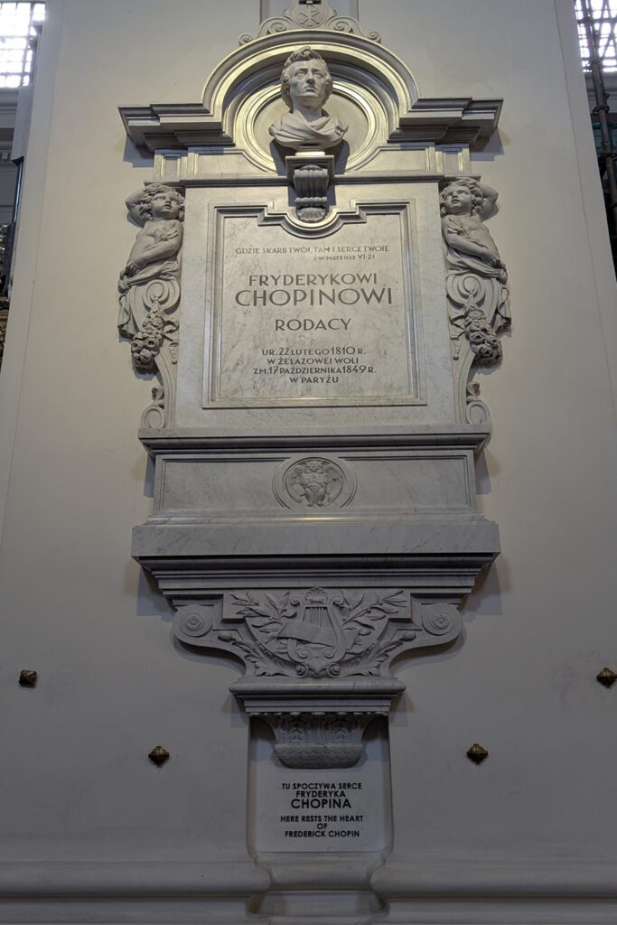varsavia in 2 giorni: cuore di chopin custodito nella chiesa della santa croce varsavia