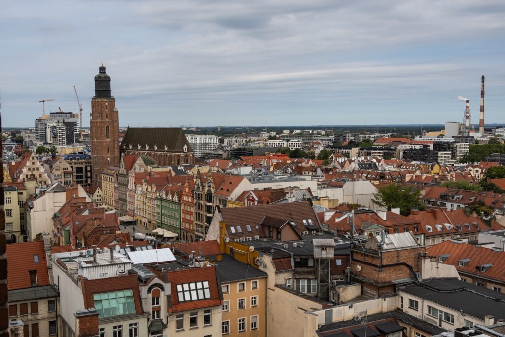 panorama di Breslavia con torre e skyline urbano