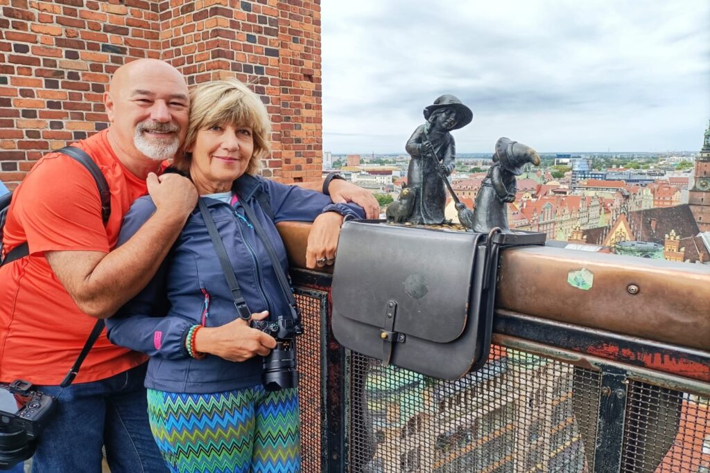 coppia sul ponte delle penitenze breslavia con vista sulla citt&agrave;