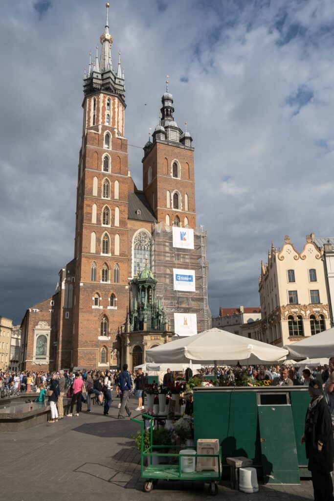 cracovia in 2 giorni: basilica santa maria cracovia rynek piazza
