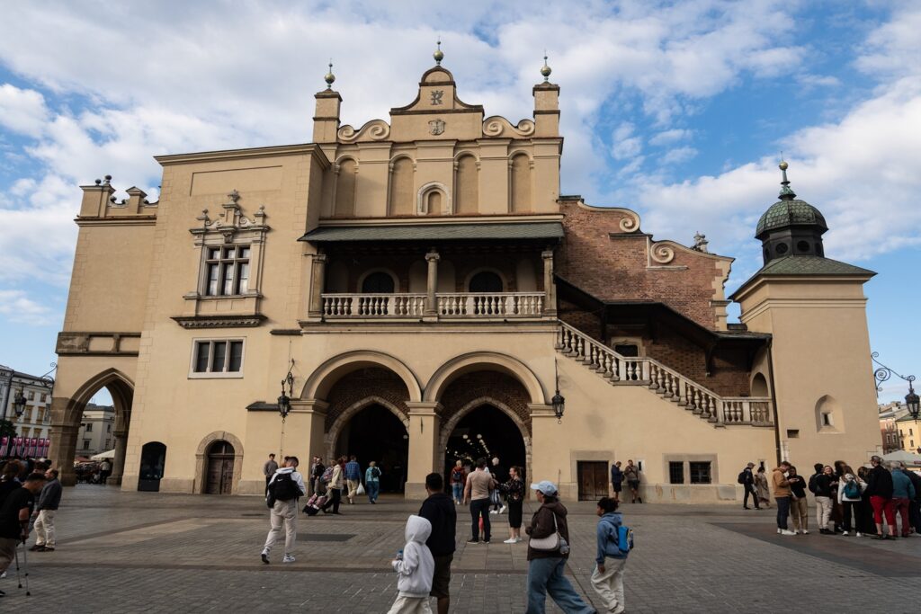 sukiennice mercato tessuti cracovia rynek