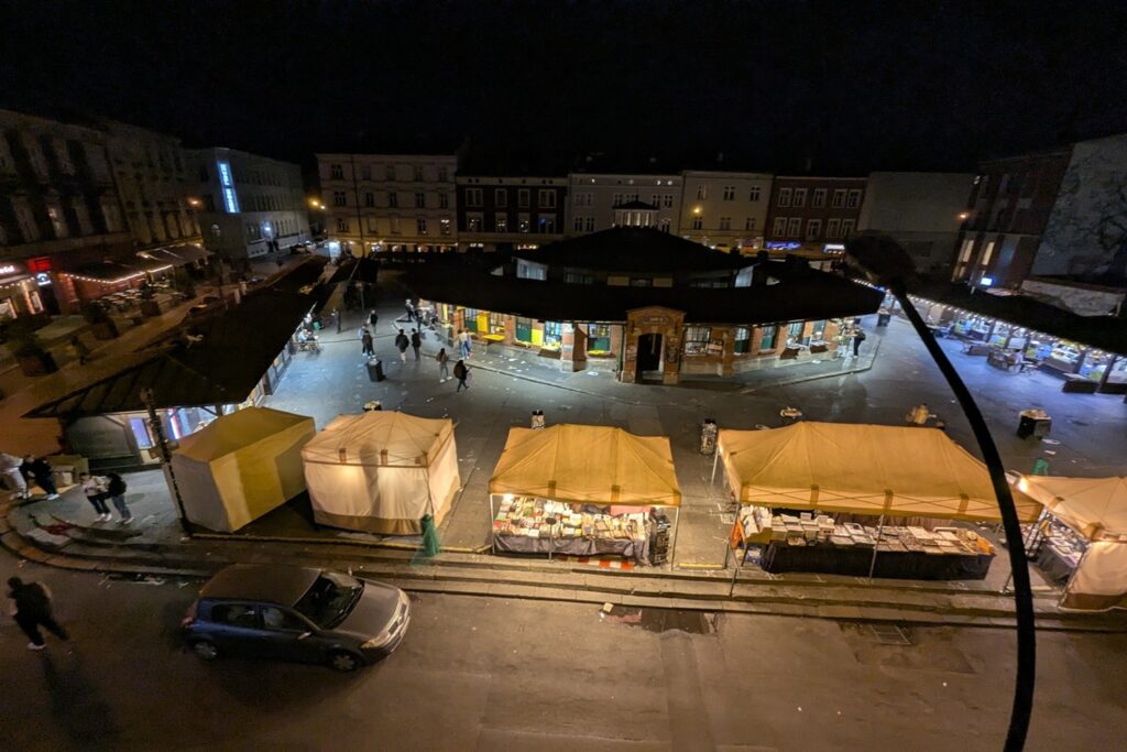 cracovia in 2 giorni: plac nowy kazimierz cracovia notte mercato