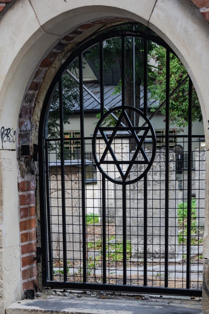 Porta con stella ebraica nel quartiere Kazimierz a Cracovia