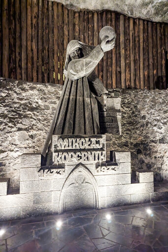 Statua scolpita nel sale nella miniera di Wieliczka