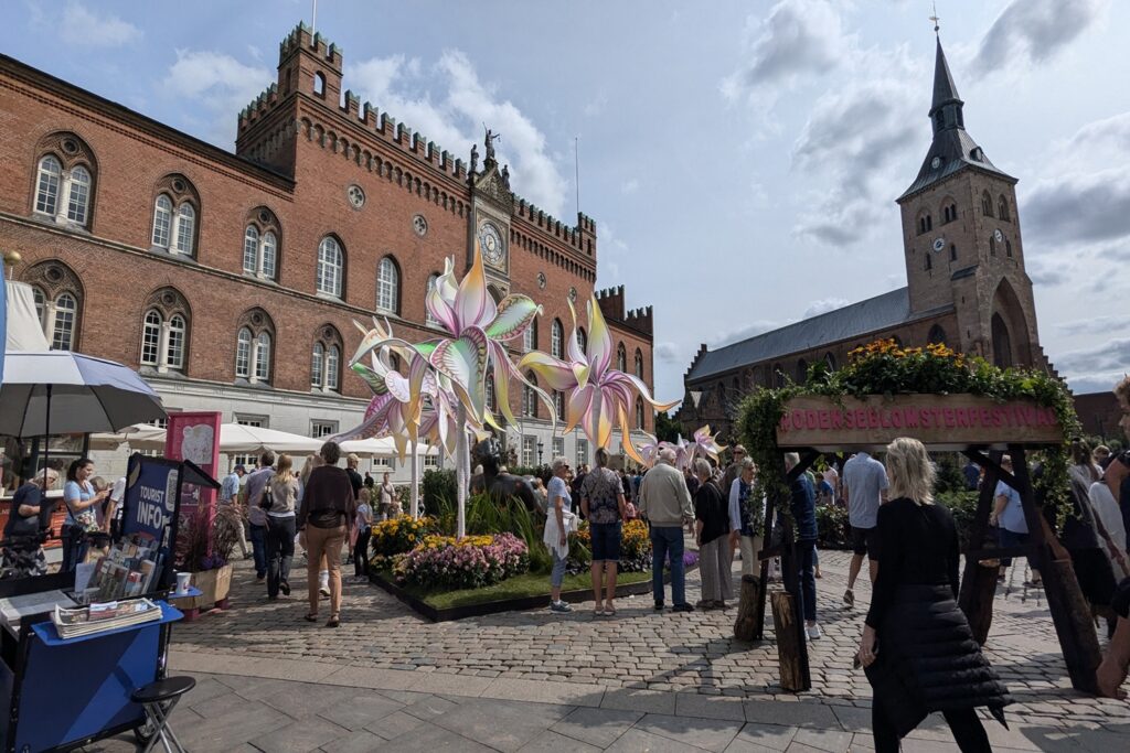 Danimarca on the Road: il viaggio che non ti aspetti 24 Una delle installazioni floreali realizzate durante il Festival dei Fiori di Odense, evento che ogni anno anima il centro storico della città danese.