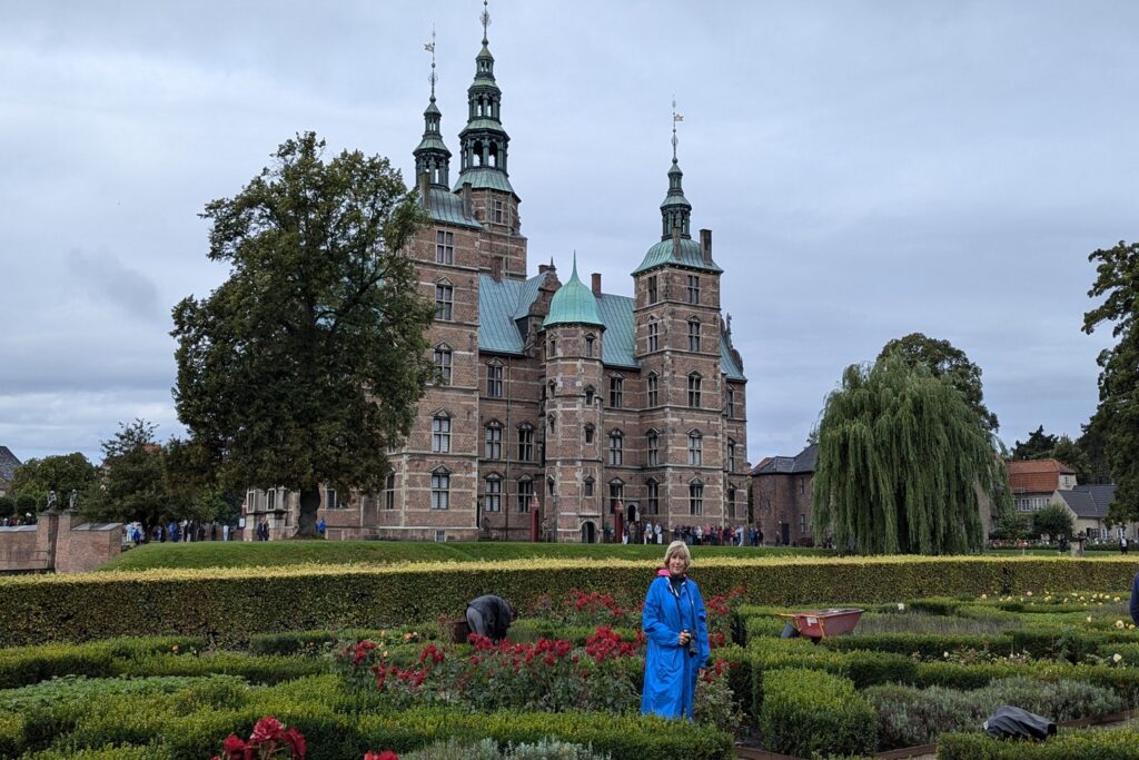 Cosa vedere a Copenaghen in 3 giorni: itinerario e consigli per visitare la capitale danese 10 Castello di Rosenborg visto dai Giardini del Re a Copenaghen