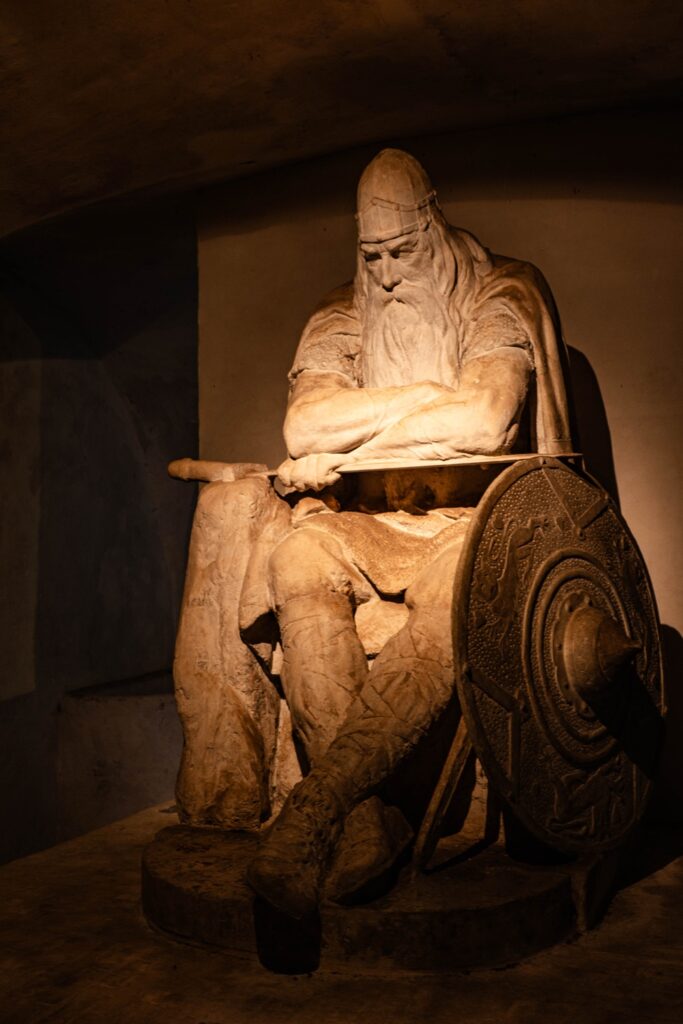 Cosa vedere a Copenaghen in 3 giorni: itinerario e consigli per visitare la capitale danese 28 Statua di Holger Danske nei sotterranei del Castello di Kronborg