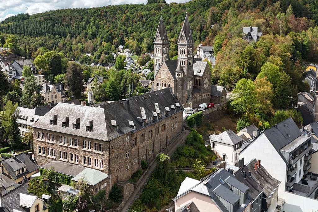 Veduta aerea dell'Abbazia di Clervaux in Lussemburgo