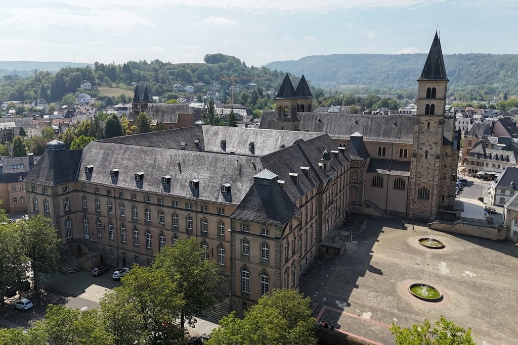 Veduta aerea dell'Abbazia di Echternach e della Basilica di San Villibrordo