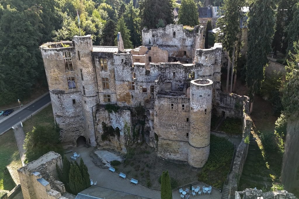 Veduta aerea del Castello di Beaufort in Lussemburgo