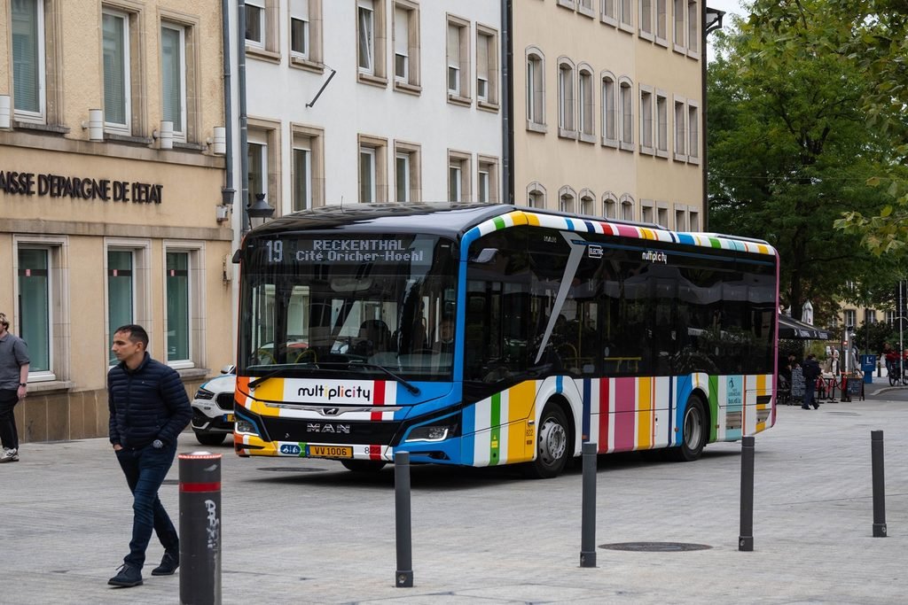 Autobus del trasporto pubblico nel centro di Lussemburgo città